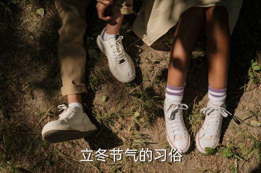 立冬時節(jié),北方冬季主要特征:立冬游泳愛好者穿越松花江迎冬天